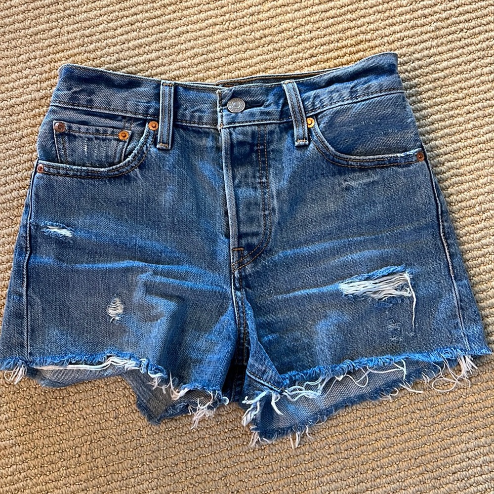 Levi’s wedgie short, size 25